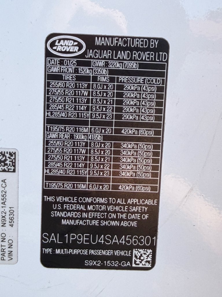 Used 2025 Land Rover Range Rover Sport SE AWD/4WD image 37