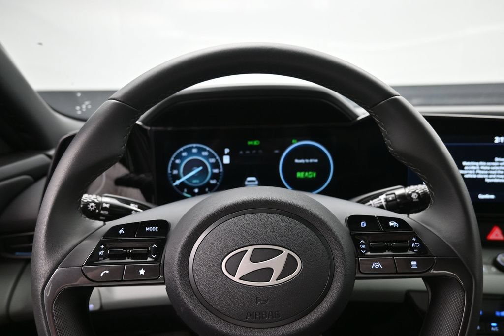 Certified 2026 Hyundai Elantra Limited w/ Cargo Package FWD image 13