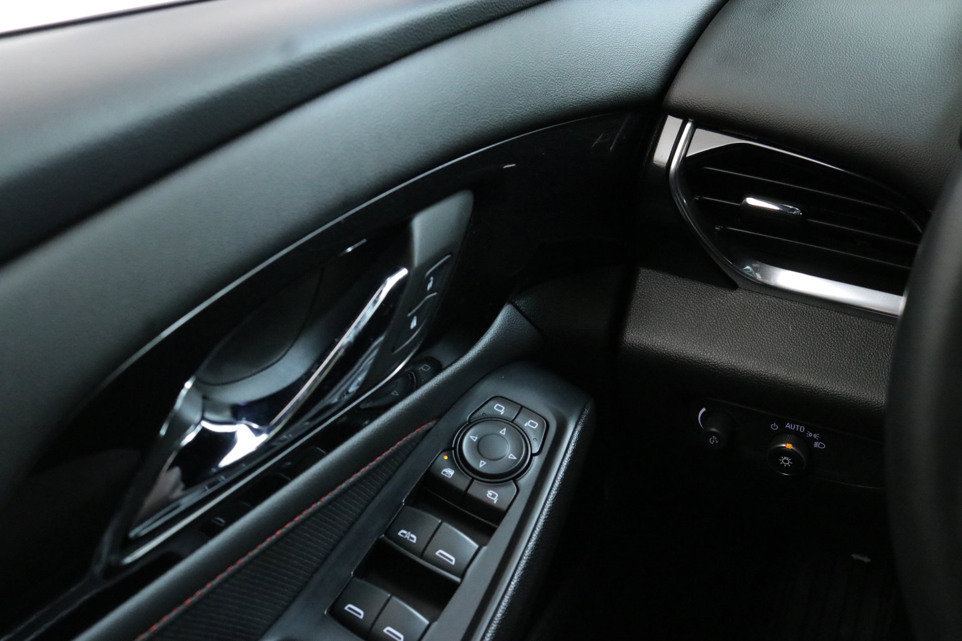 Used 2023 Chevrolet Traverse RS image 17