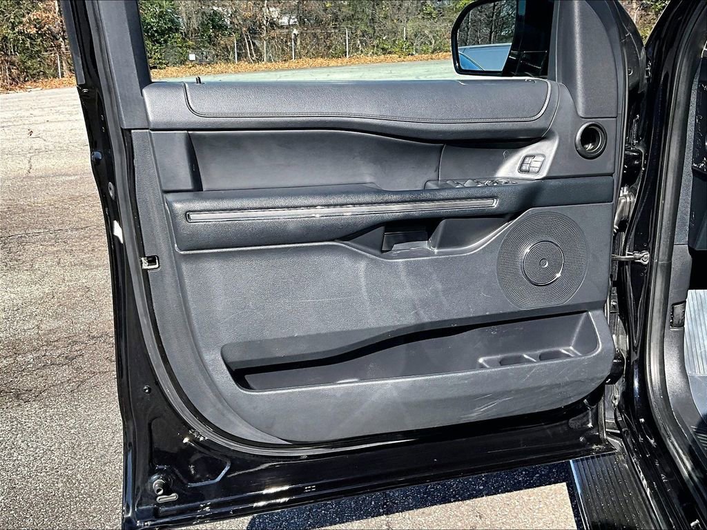 Used 2023 Ford Expedition Max XLT image 14