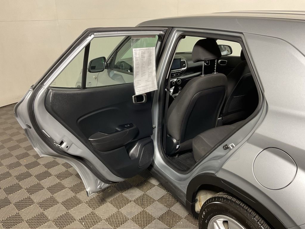 Used 2021 Hyundai Venue SE FWD image 29