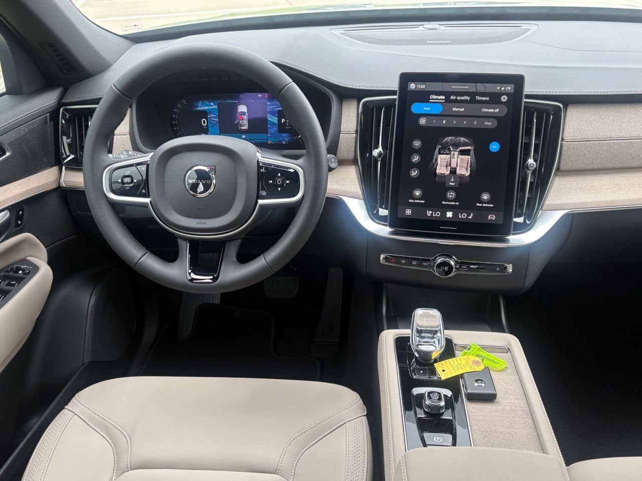 New 2026 Volvo XC90 B5 Plus w/ Protection Package Premier AWD/4WD image 12