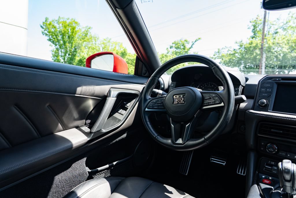 Used 2020 Nissan GT-R Premium w/ Premium Interior Package AWD/4WD image 12