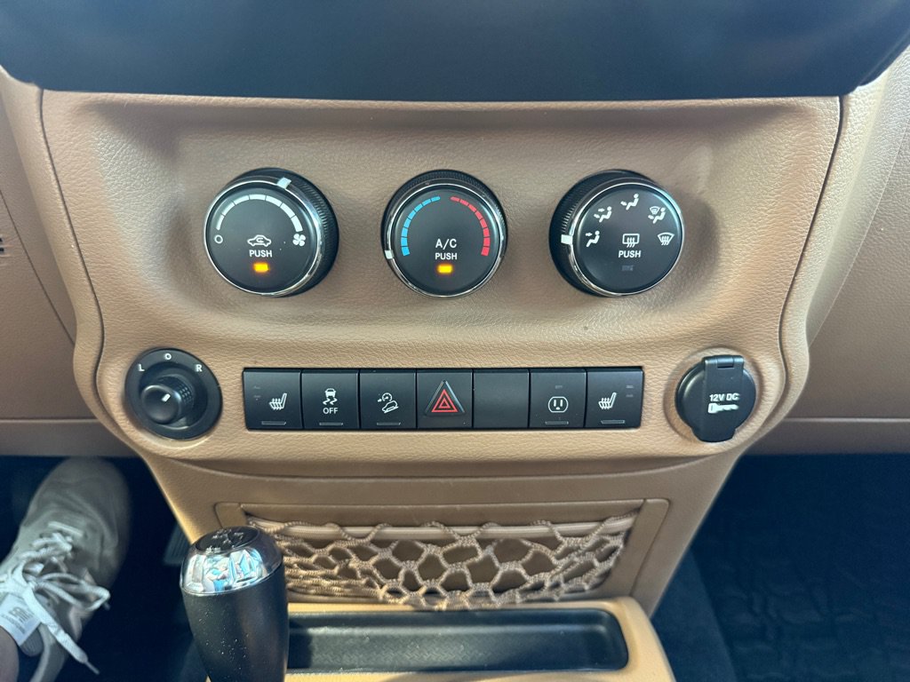 Used 2018 Jeep Wrangler Unlimited Rubicon w/ Connectivity Group AWD/4WD image 29