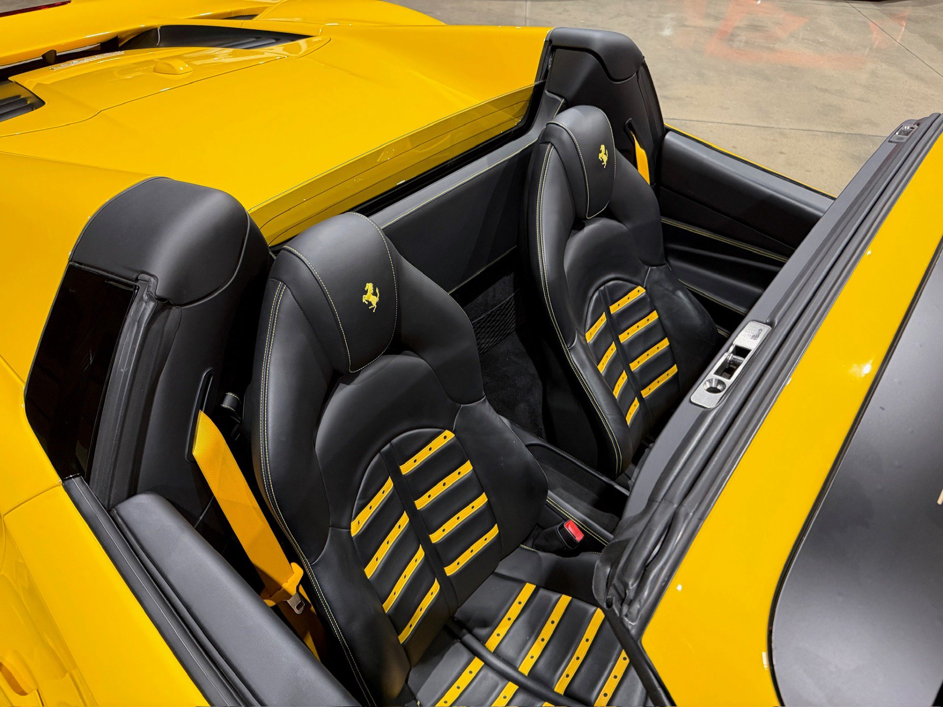 Used 2023 Ferrari F8 Tributo RWD image 38