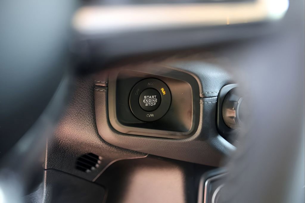 Used 2025 Jeep Wrangler Unlimited Sahara image 18