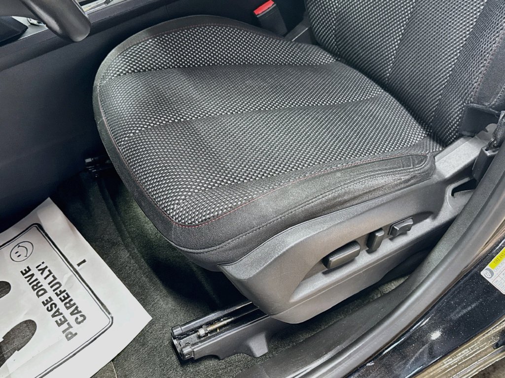 Used 2017 Chevrolet Equinox LT w/ Convenience Package FWD image 17