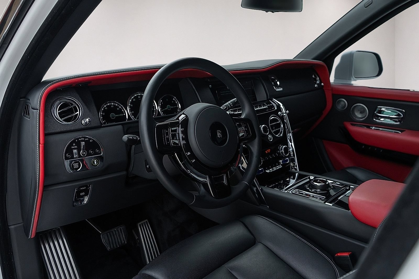Used 2022 Rolls-Royce Cullinan AWD/4WD image 35
