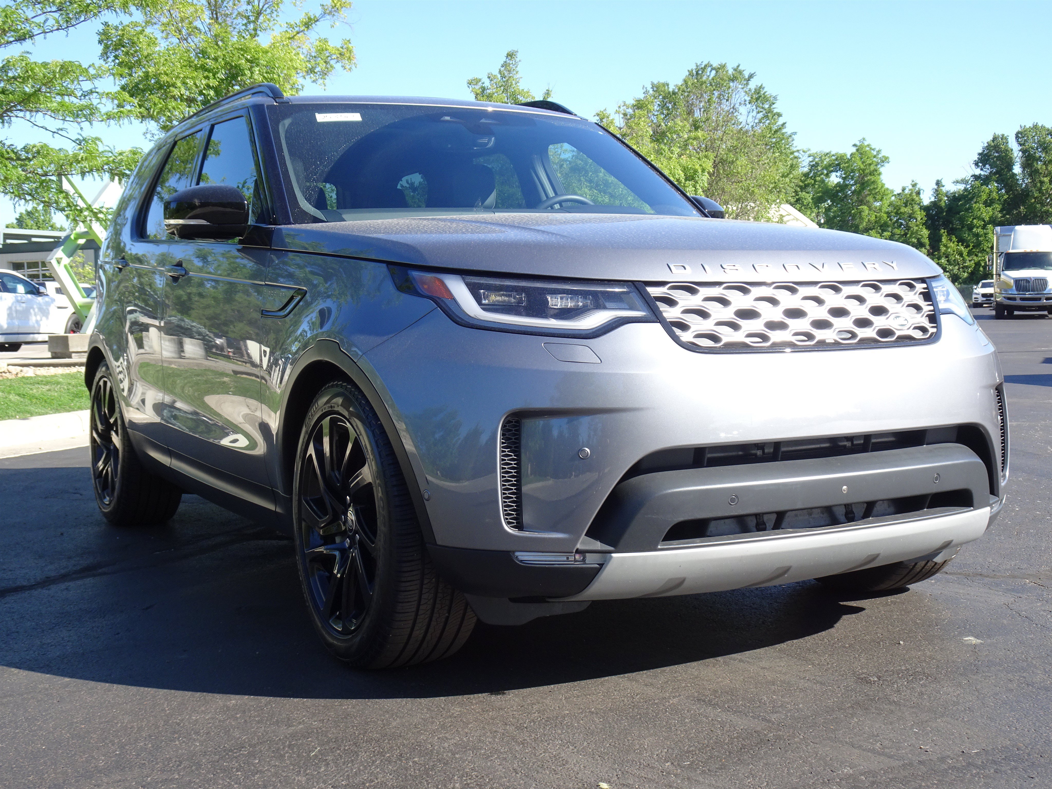 Certified 2025 Land Rover Discovery S AWD/4WD image 11