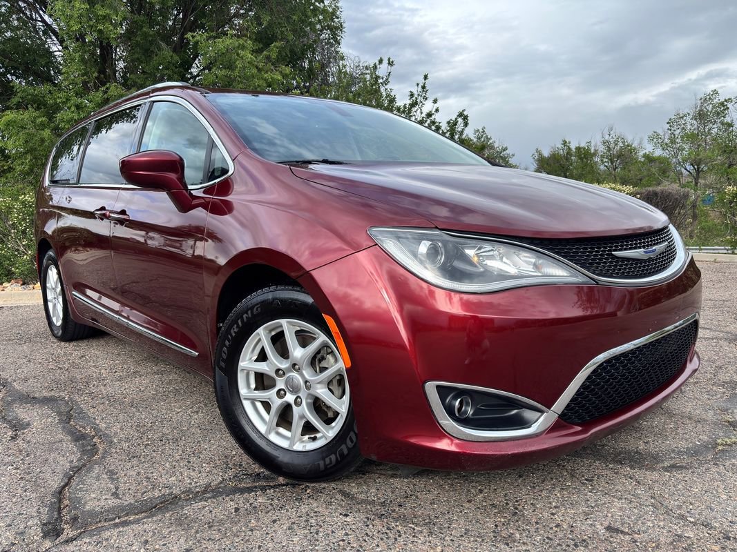 Used 2020 Chrysler Pacifica Touring-L FWD image 2