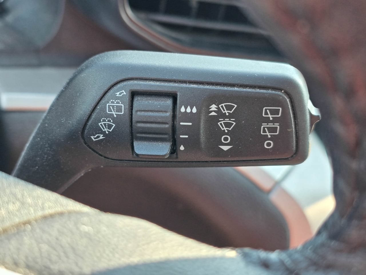 Used 2023 Ford Explorer XLT AWD/4WD image 22