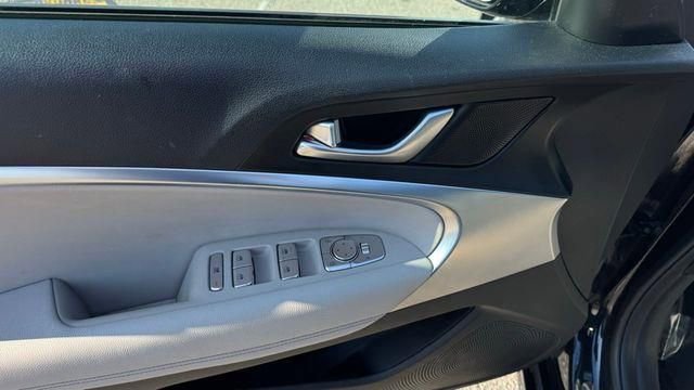 Used 2023 Genesis G70 2.0T image 28