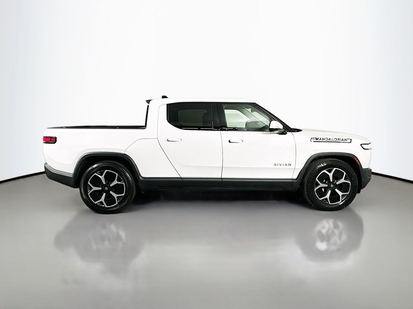 Used 2022 Rivian R1T Adventure AWD/4WD image 8