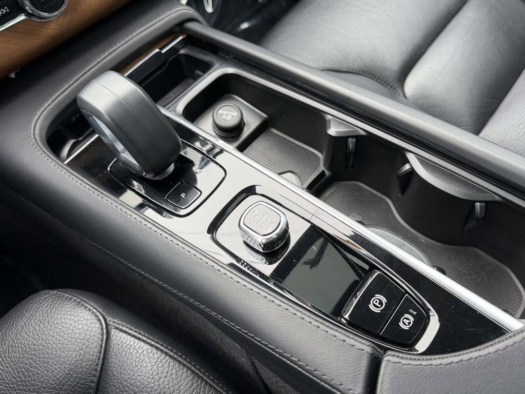 Used 2023 Volvo XC90 B5 Plus AWD/4WD image 6