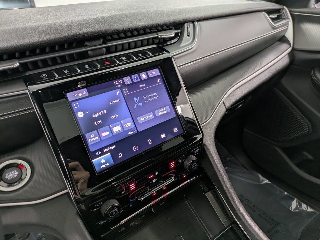 Used 2023 Jeep Grand Cherokee Altitude image 11