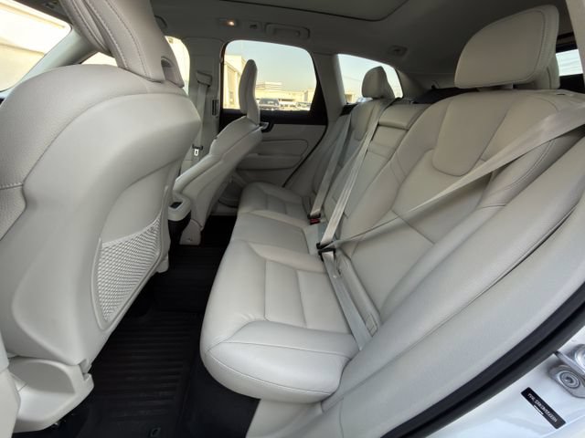 Used 2022 Volvo XC60 B5 Momentum w/ Advanced Package AWD/4WD image 29