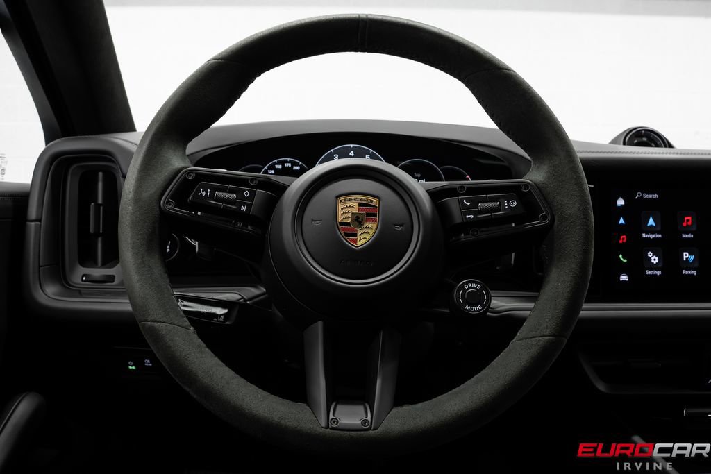 Used 2025 Porsche Cayenne GTS image 25