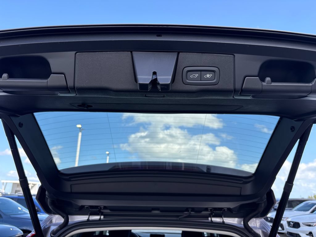 New 2026 Volvo XC60 B5 Core AWD/4WD image 17