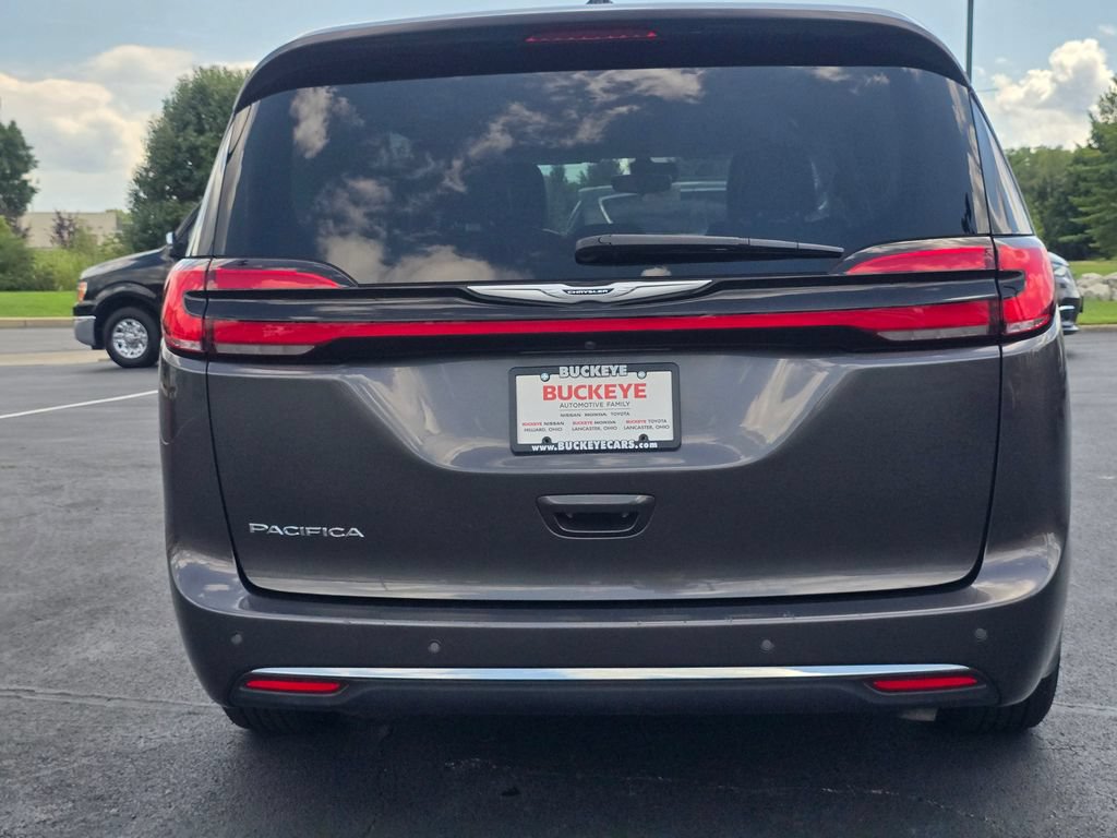 Used 2023 Chrysler Pacifica Touring-L FWD image 7