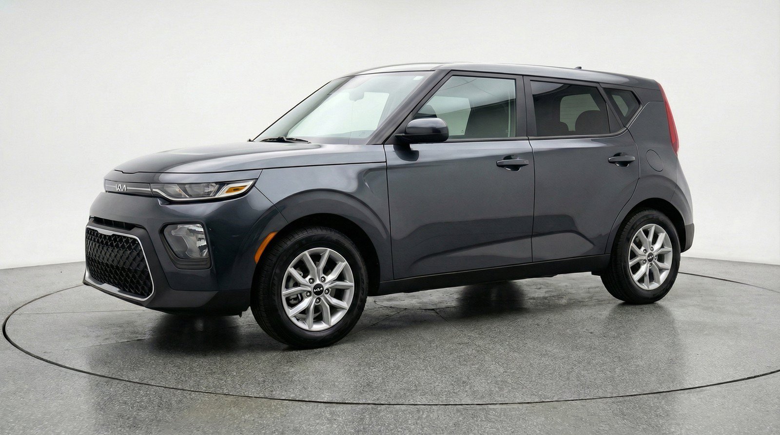 Used 2025 Kia Soul LX w/ LX Technology Package FWD image 3