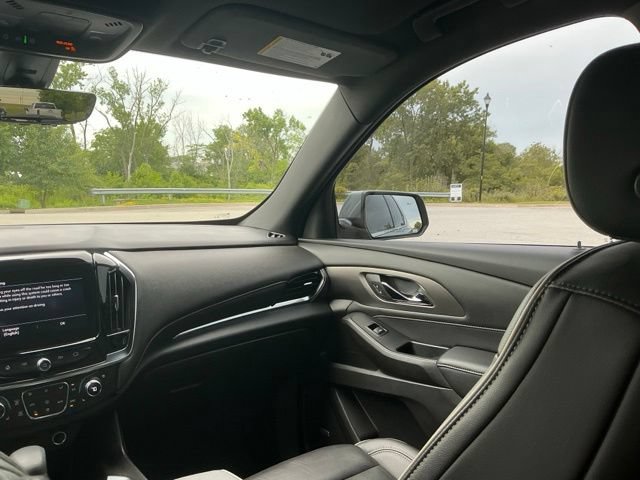 Used 2023 Chevrolet Traverse Premier FWD image 28