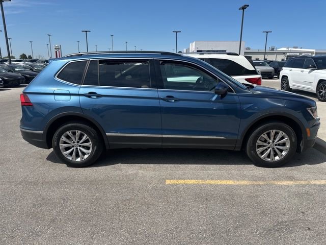 Used 2018 Volkswagen Tiguan SE w/ Panoramic Sunroof Package AWD/4WD image 2