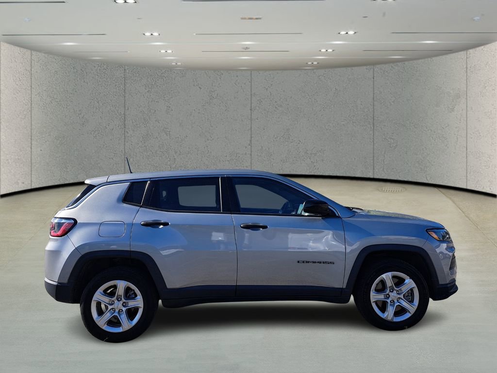 Used 2023 Jeep Compass Sport image 4