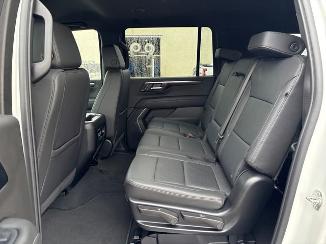 Used 2025 Chevrolet Suburban Z71 image 21