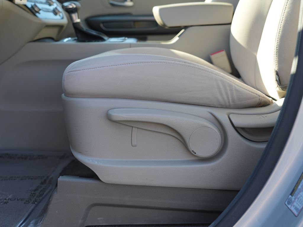 Used 2018 Kia Sedona L FWD image 15