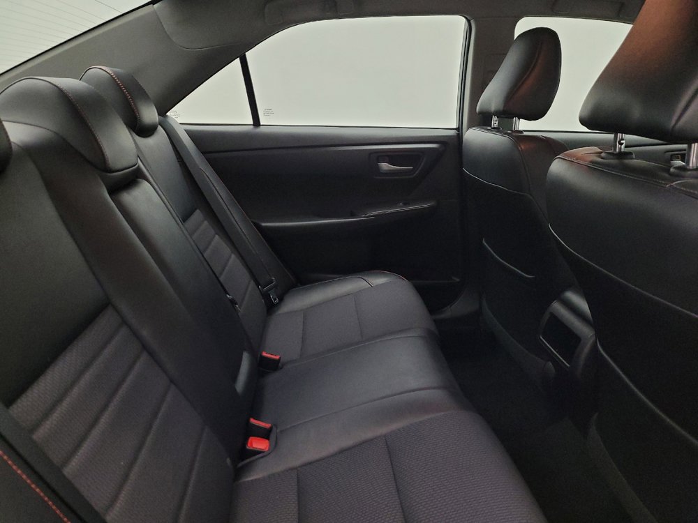 Used 2016 Toyota Camry SE image 19