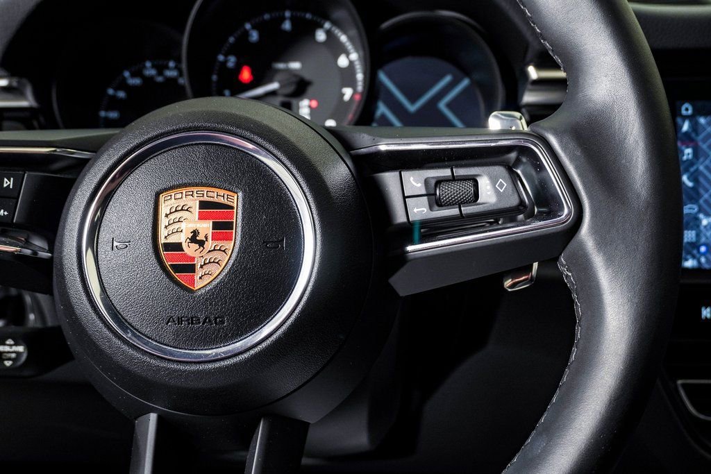 Certified 2025 Porsche Macan image 19