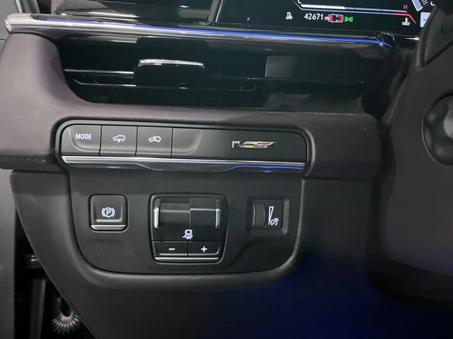 Used 2023 Cadillac Escalade ESV V w/ LPO, Floor Liner Package AWD/4WD image 27