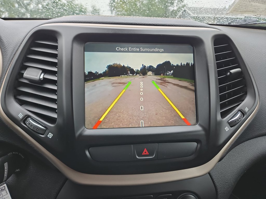 Used 2016 Jeep Cherokee Latitude w/ Cold Weather Group FWD image 25