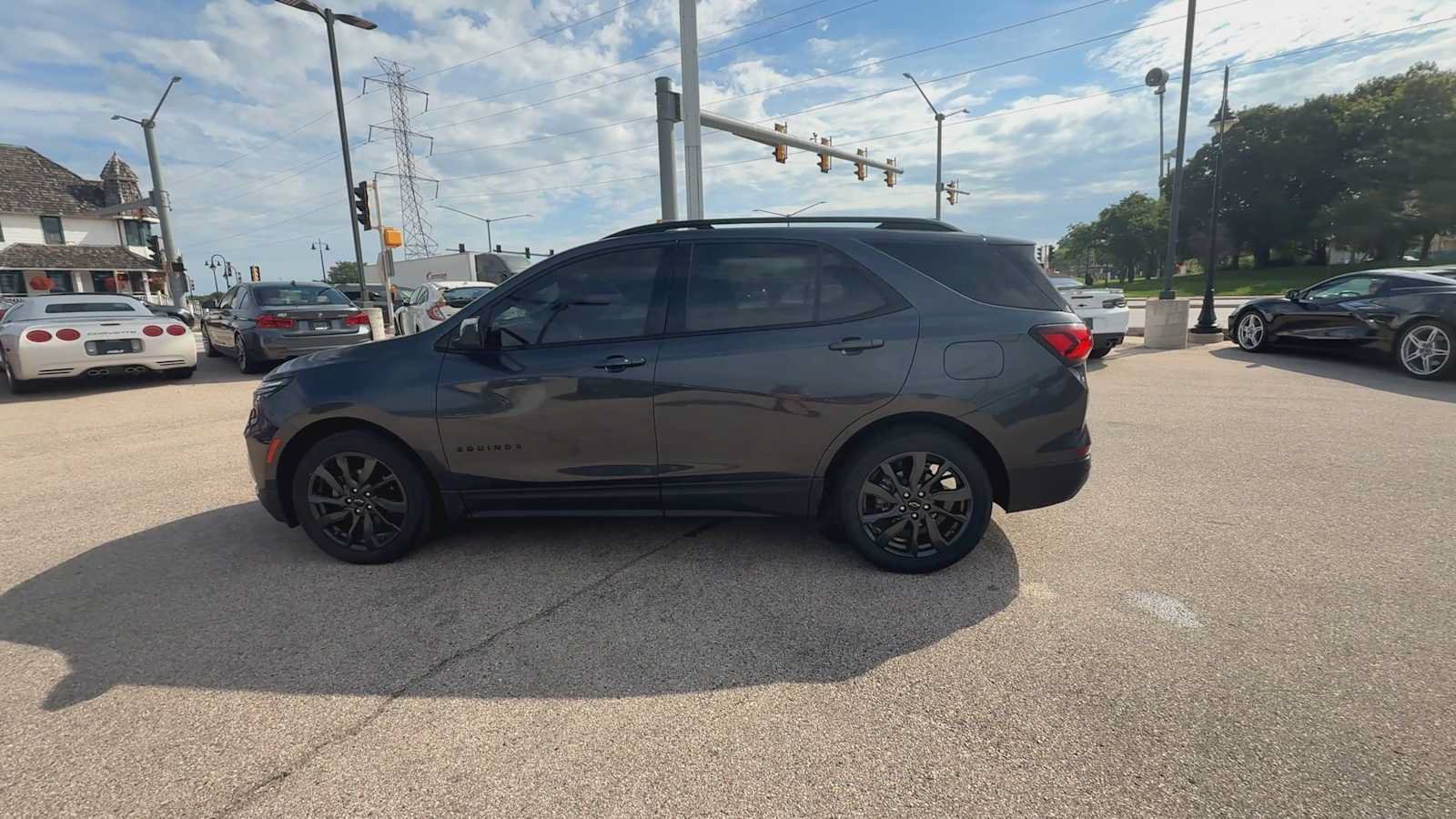 Used 2023 Chevrolet Equinox RS FWD image 5