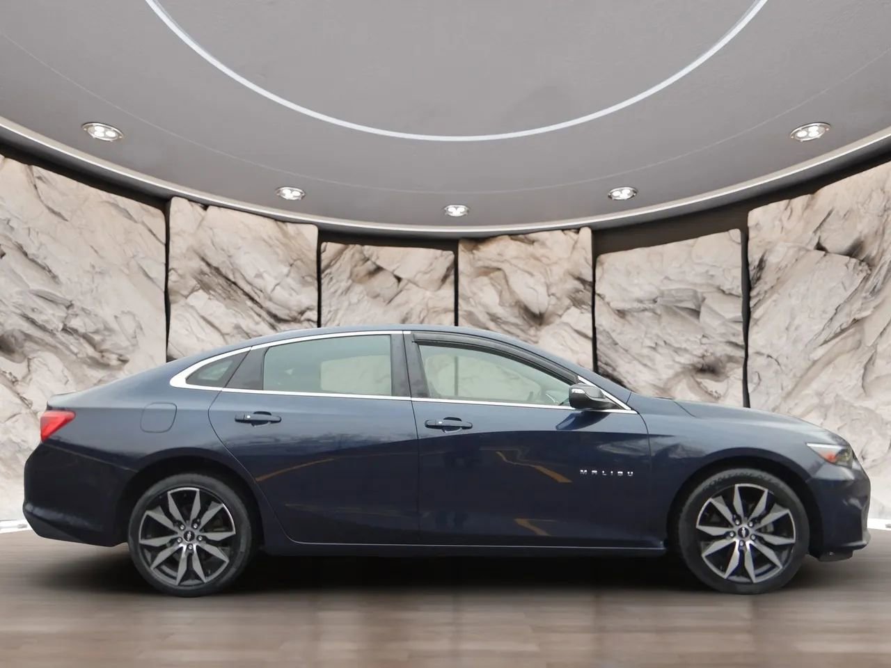 Used 2016 Chevrolet Malibu LT image 4