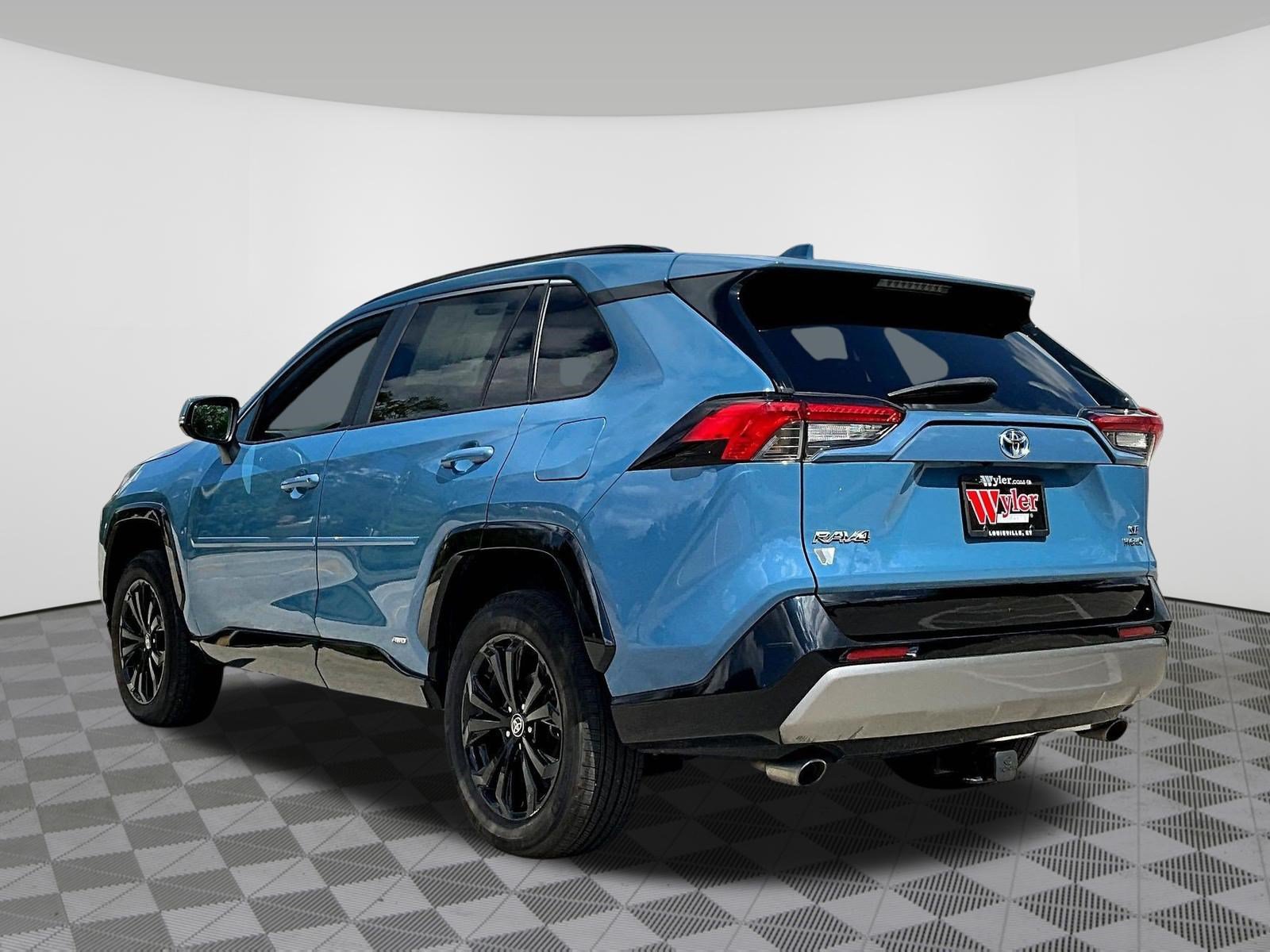 Used 2022 Toyota RAV4 SE AWD/4WD image 4