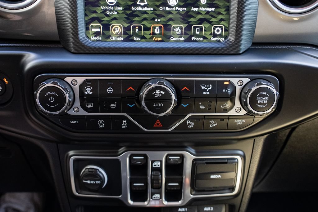 Used 2018 Jeep Wrangler Unlimited Sahara AWD/4WD image 20