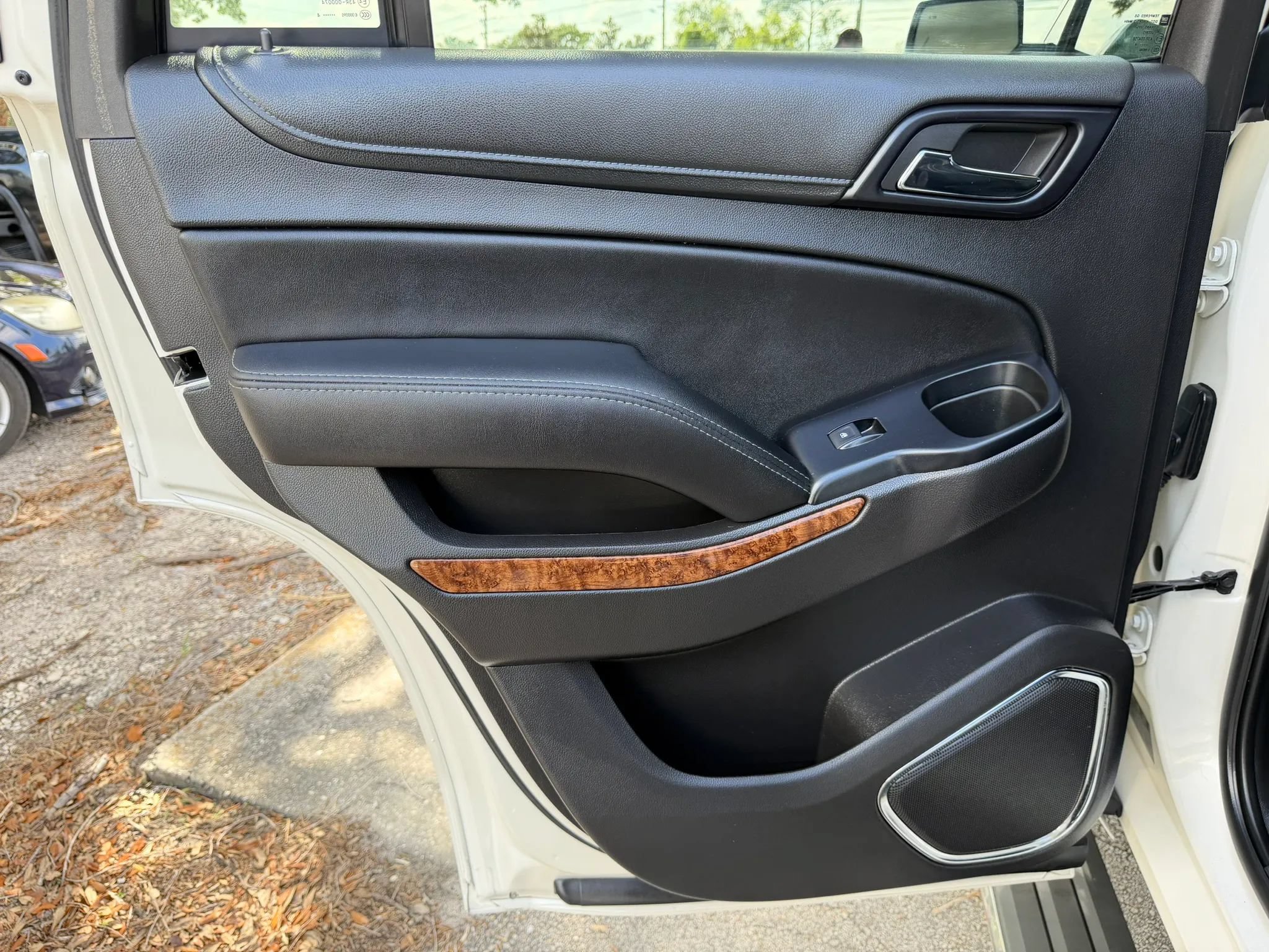 Used 2015 Chevrolet Tahoe LTZ RWD image 23