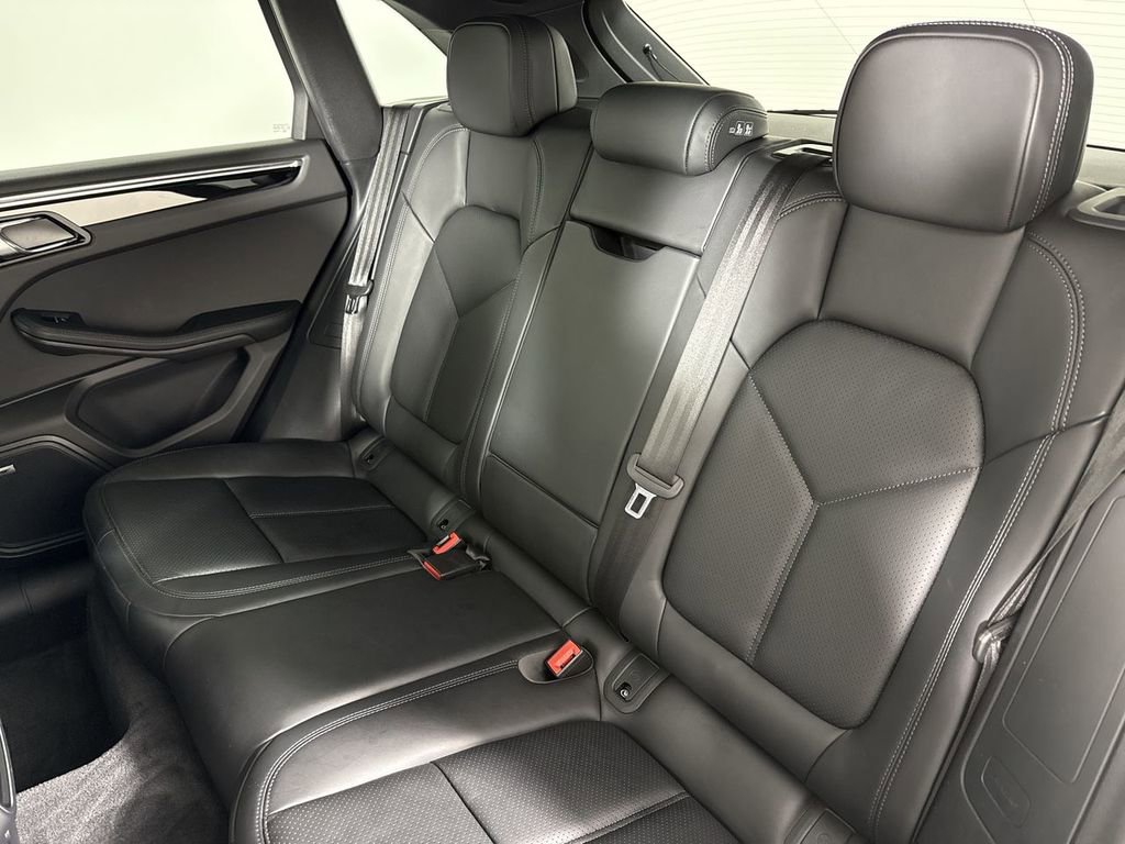 Certified 2025 Porsche Macan image 22
