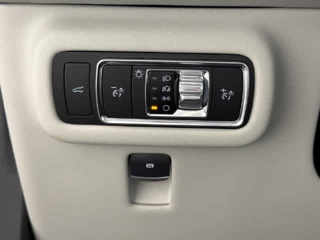 New 2026 Lincoln Nautilus Premier AWD/4WD image 9