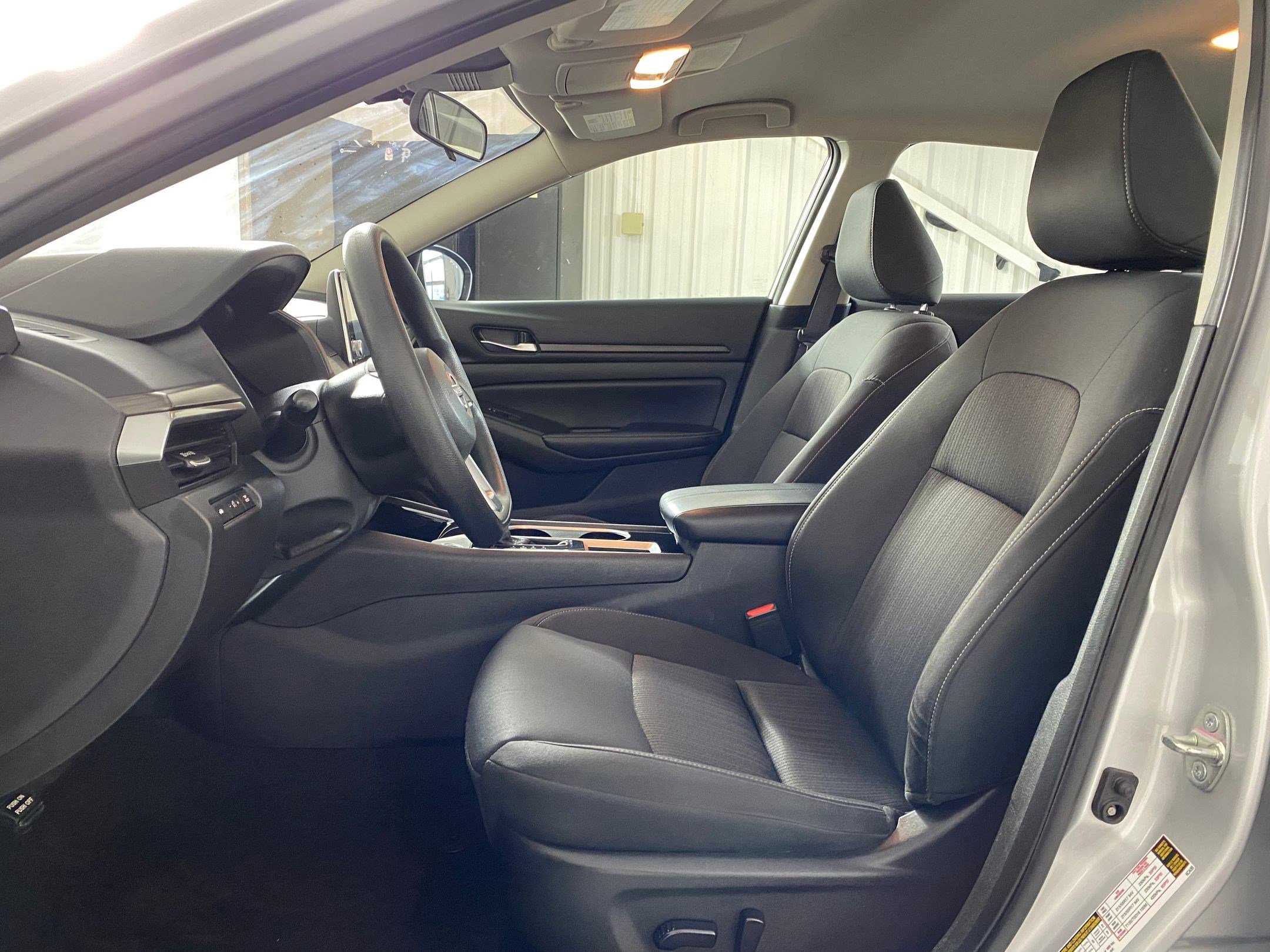 Used 2024 Nissan Altima 2.5 SV image 4