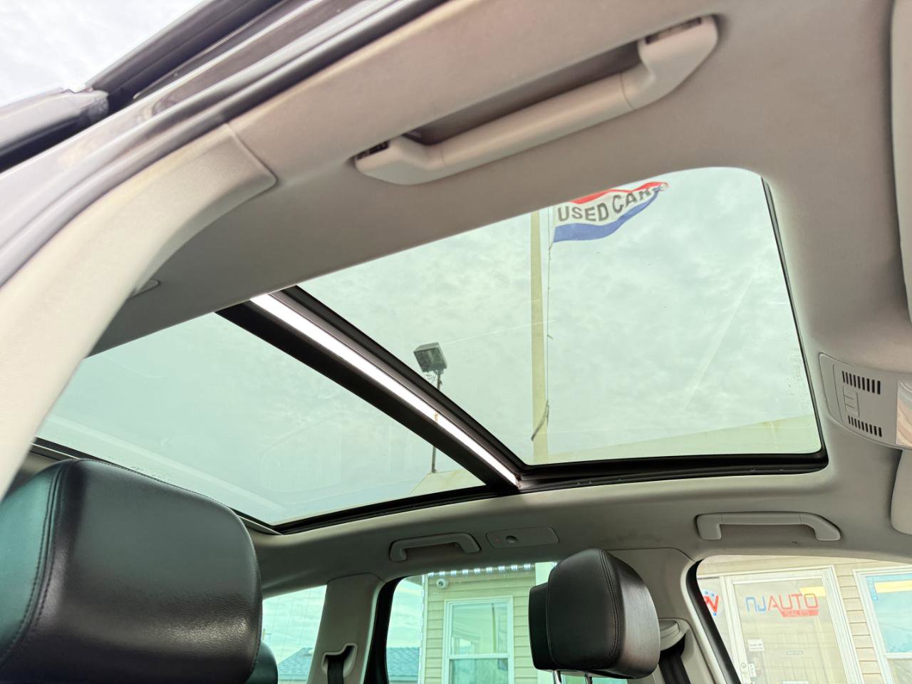 Used 2012 Volkswagen Touareg VR6 image 51