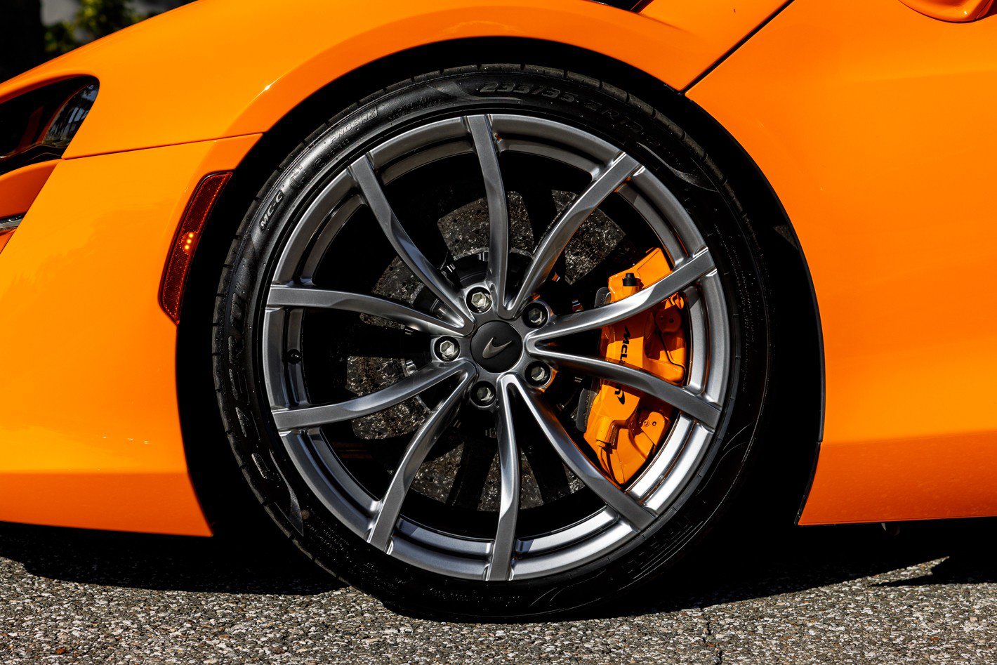 Used 2025 McLaren Artura image 24