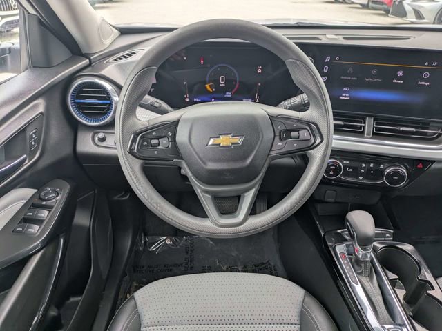 Used 2025 Chevrolet Trax LT FWD image 14