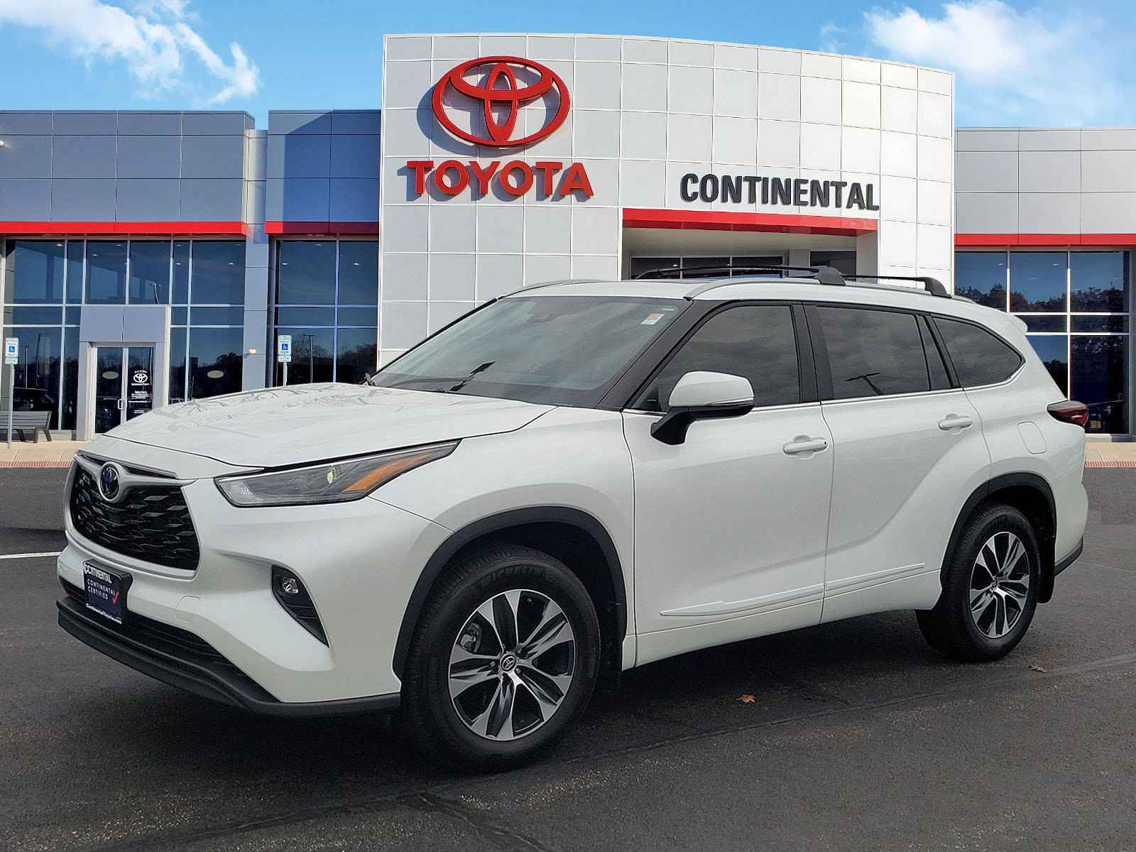 Certified 2025 Toyota Highlander XLE image 3