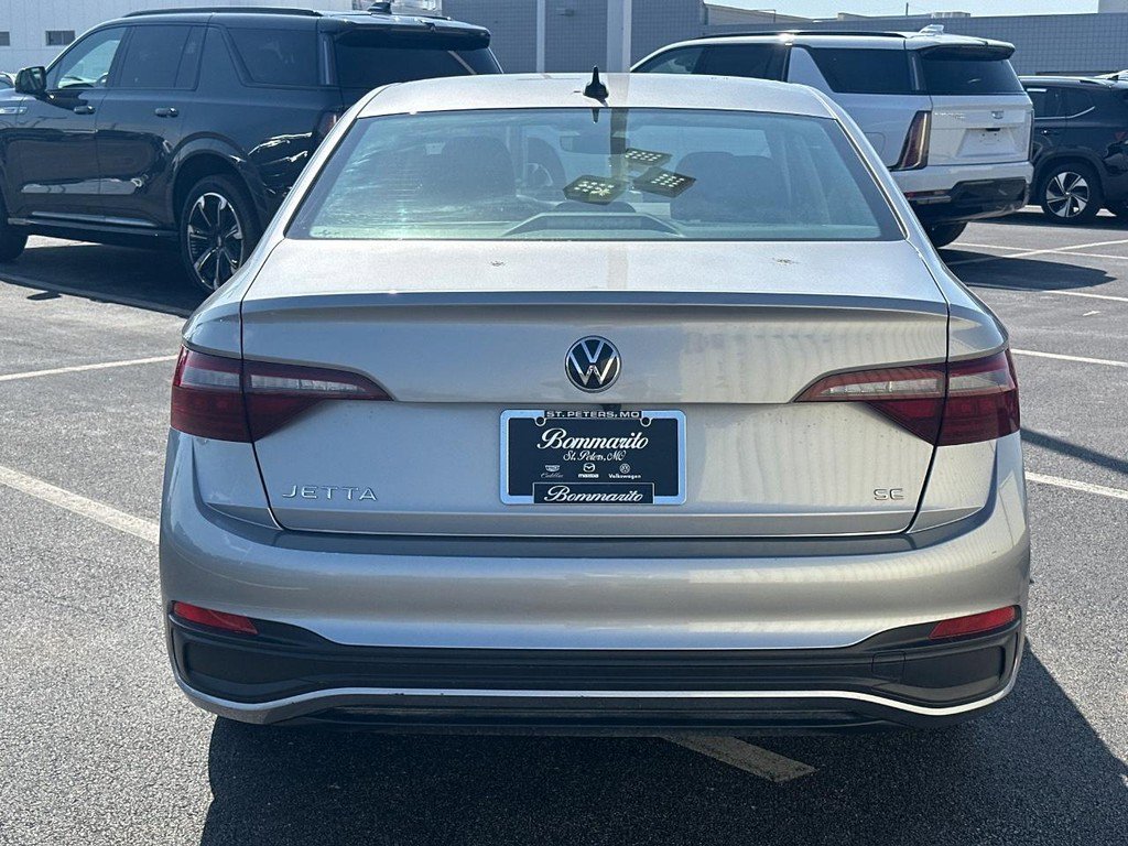 Used 2024 Volkswagen Jetta SE image 6