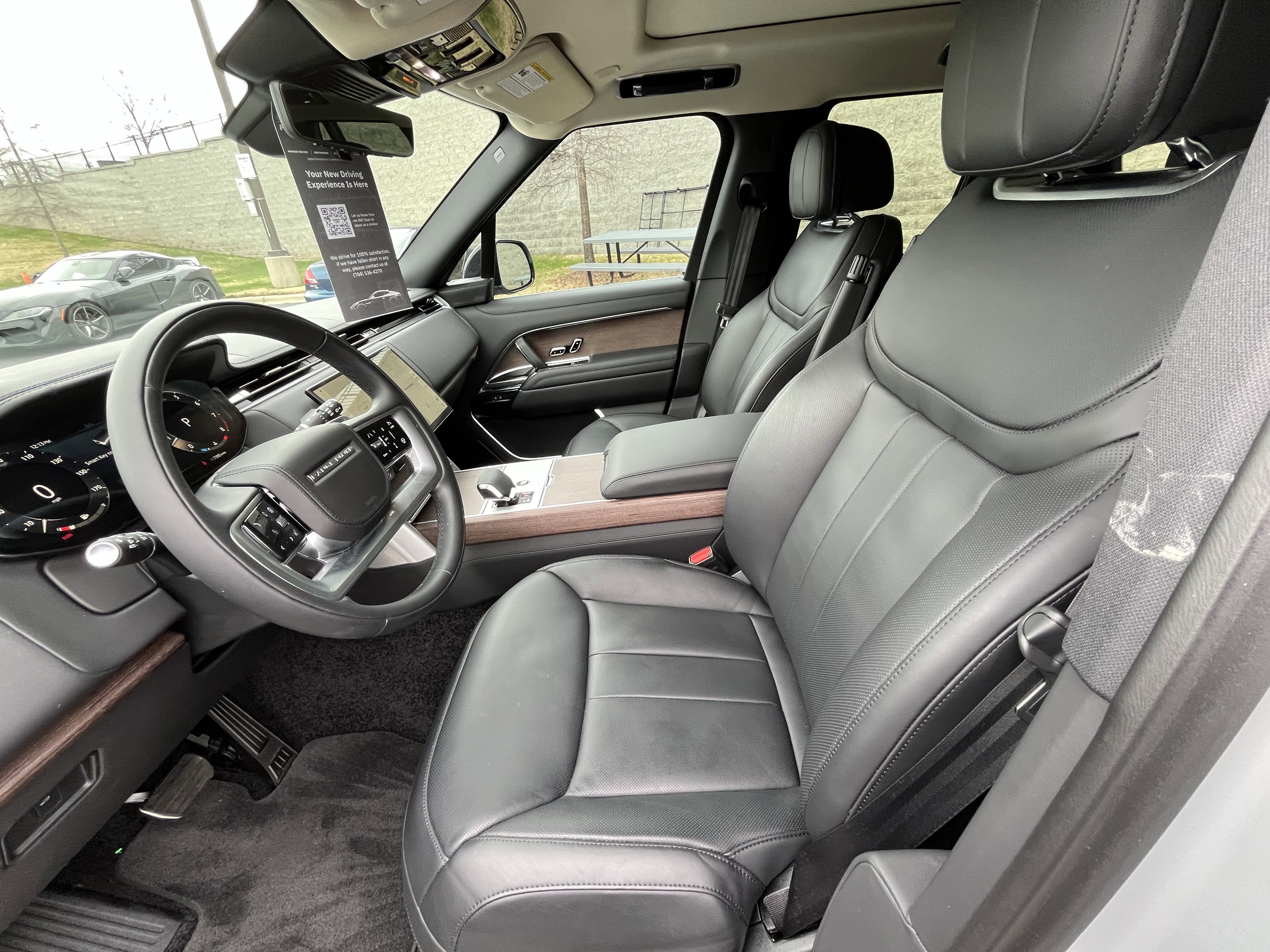 Certified 2025 Land Rover Range Rover SE image 17