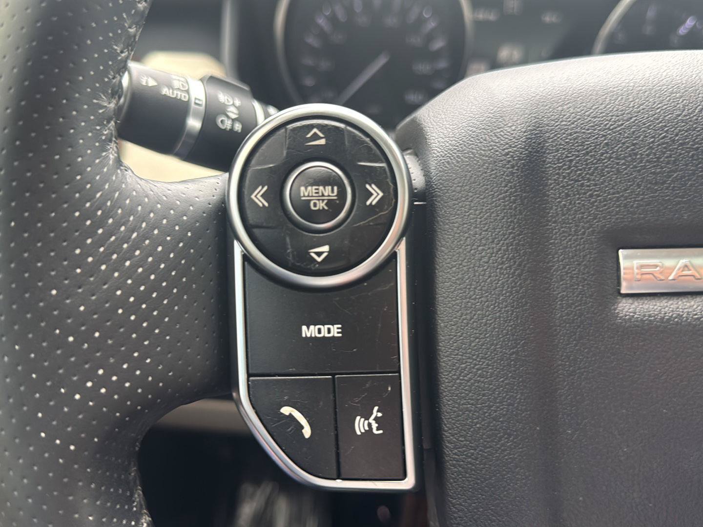Used 2015 Land Rover Range Rover Sport HSE AWD/4WD image 25