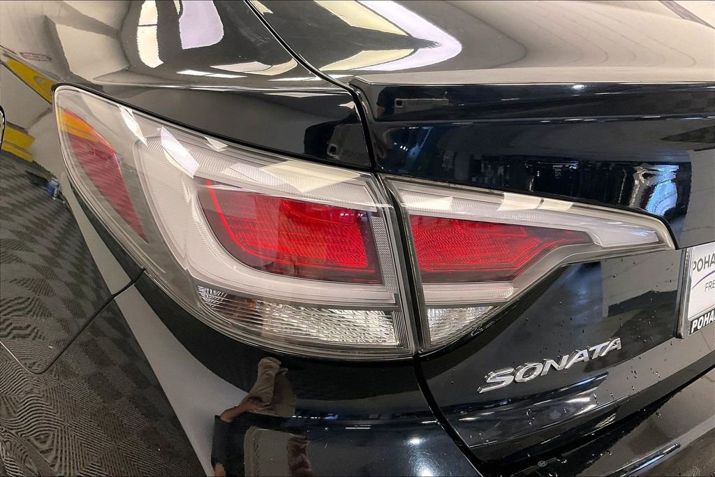 Used 2016 Hyundai Sonata Limited w/ Option Group 02 FWD image 26