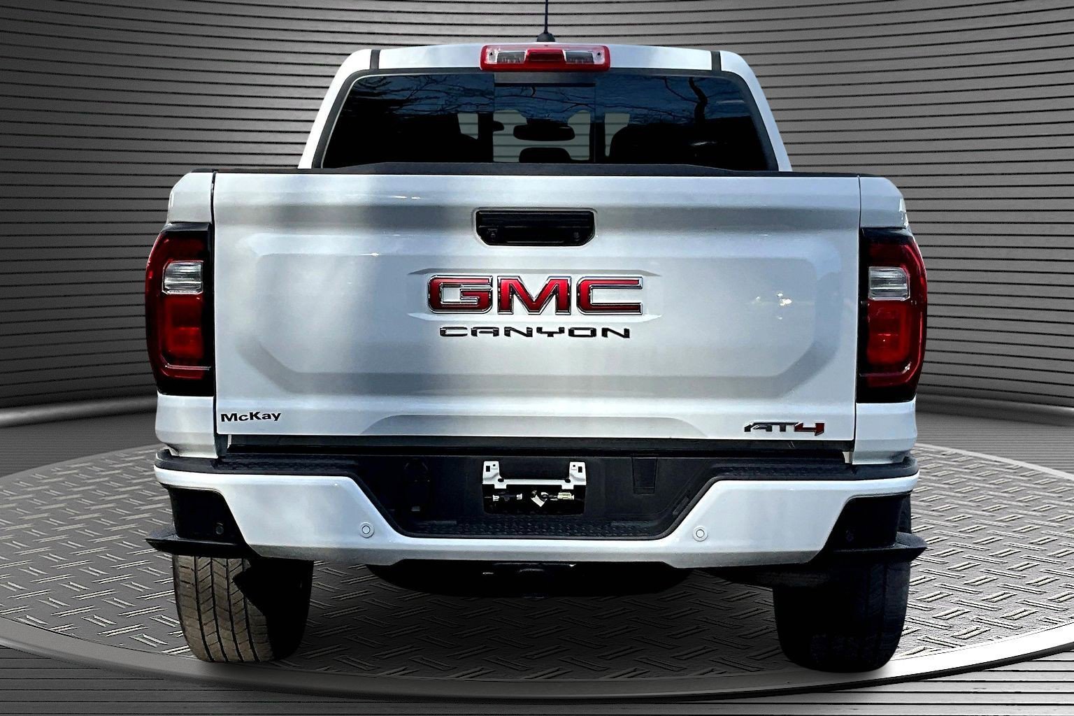 Used 2024 GMC Canyon AT4 w/ Technology Package image 5